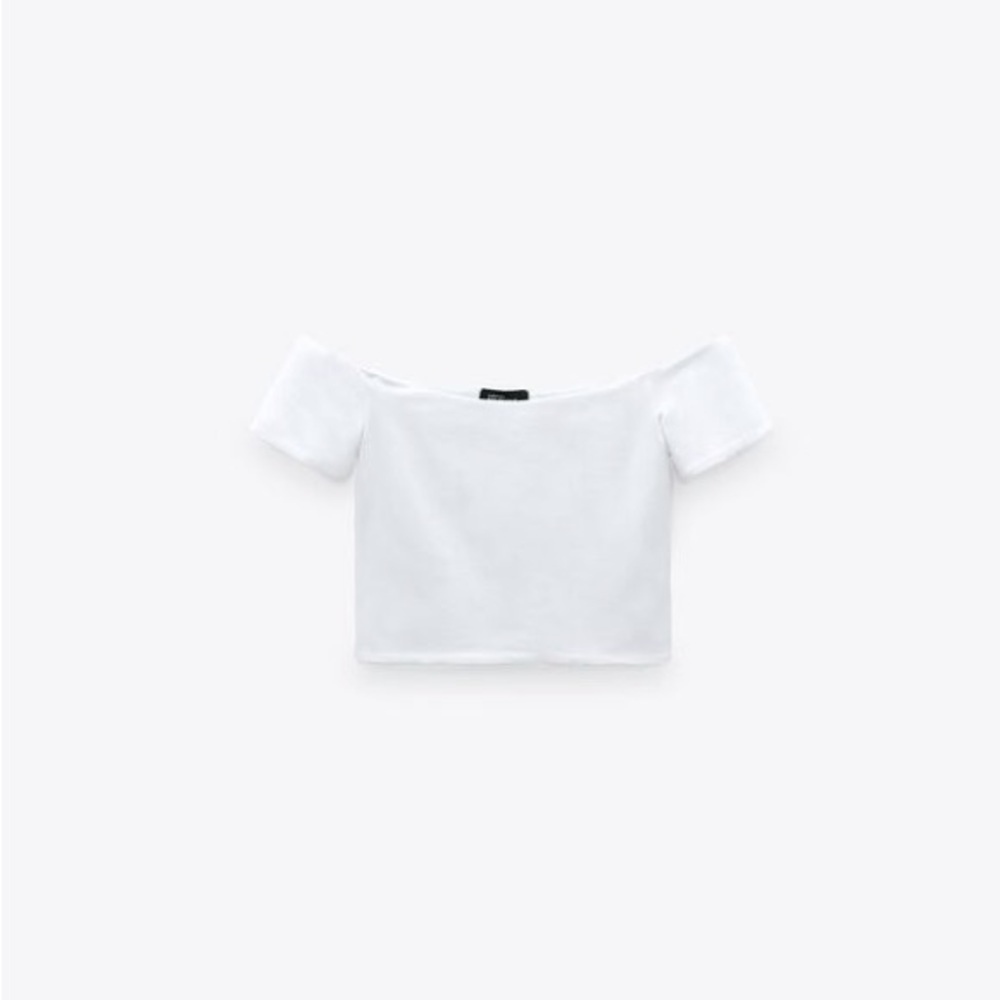 NWOT Zara White Stretchy Crop Top in size small.